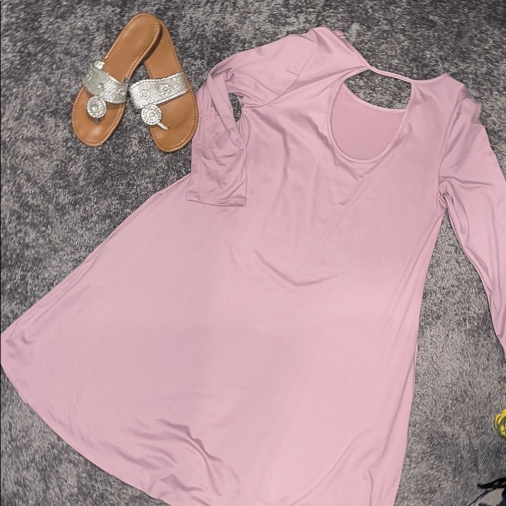 ✨ 3 for $20 ✨ Women’s keyhole back dress - Picture 2 of 6
